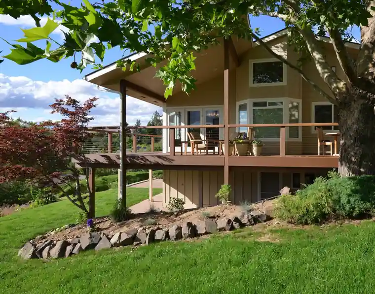 O'Meara-Wyman deck with a Japanese maple beside it