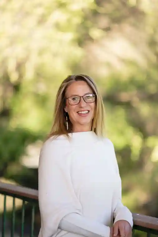 Outdoor portrait of Melissa Brewer